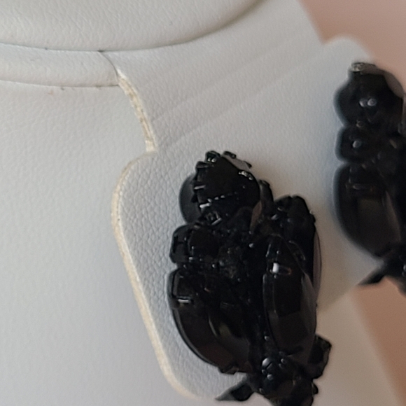 Jet Black Glass Rhinestone Clip-On Earrings Cluster Flower Gothic Vampcore Fan - Picture 4 of 8